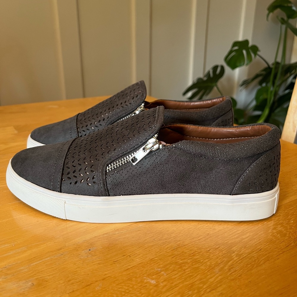 Report Brand flats- women’s size 9